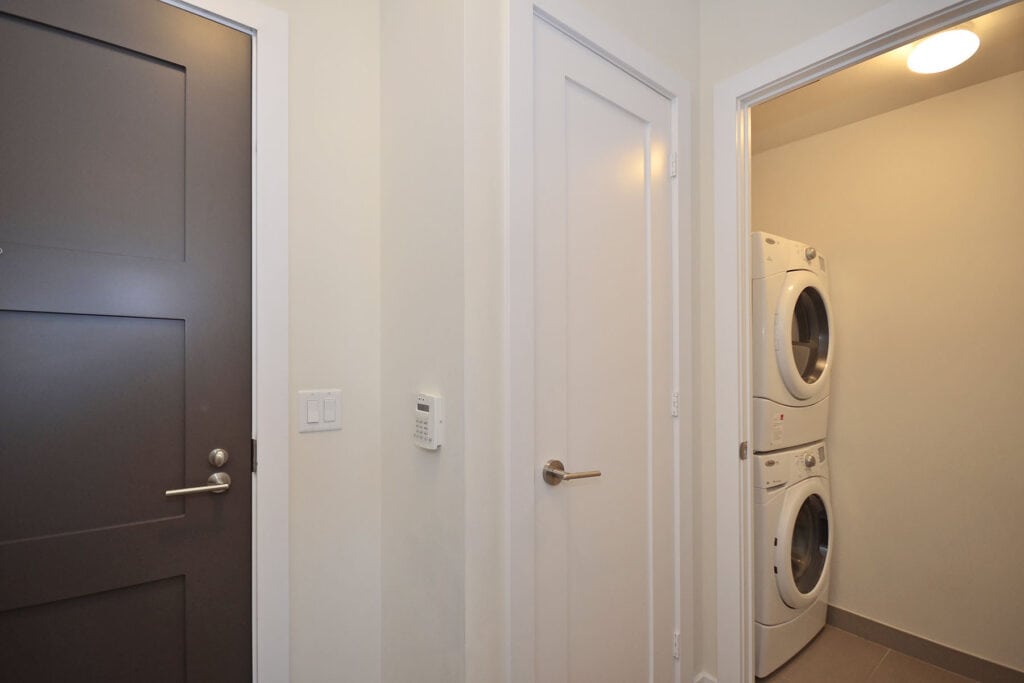 300-Front-2-bedroom-laundry